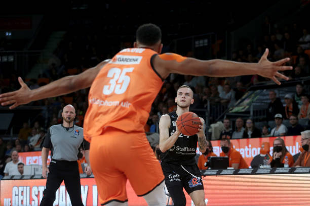 但当这一动 但当这一动